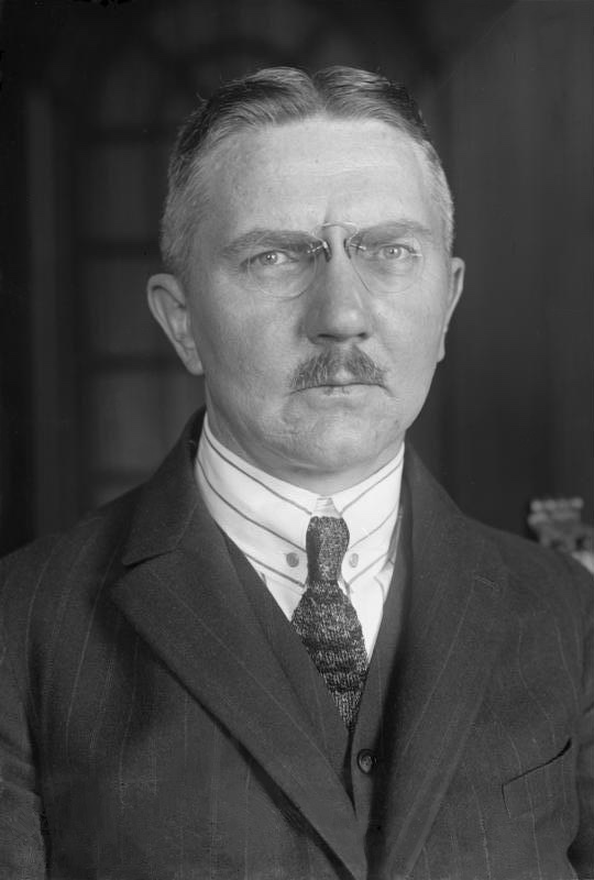 Bundesarchiv_Bild_102-12733,_Hjalmar_Schacht.jpg