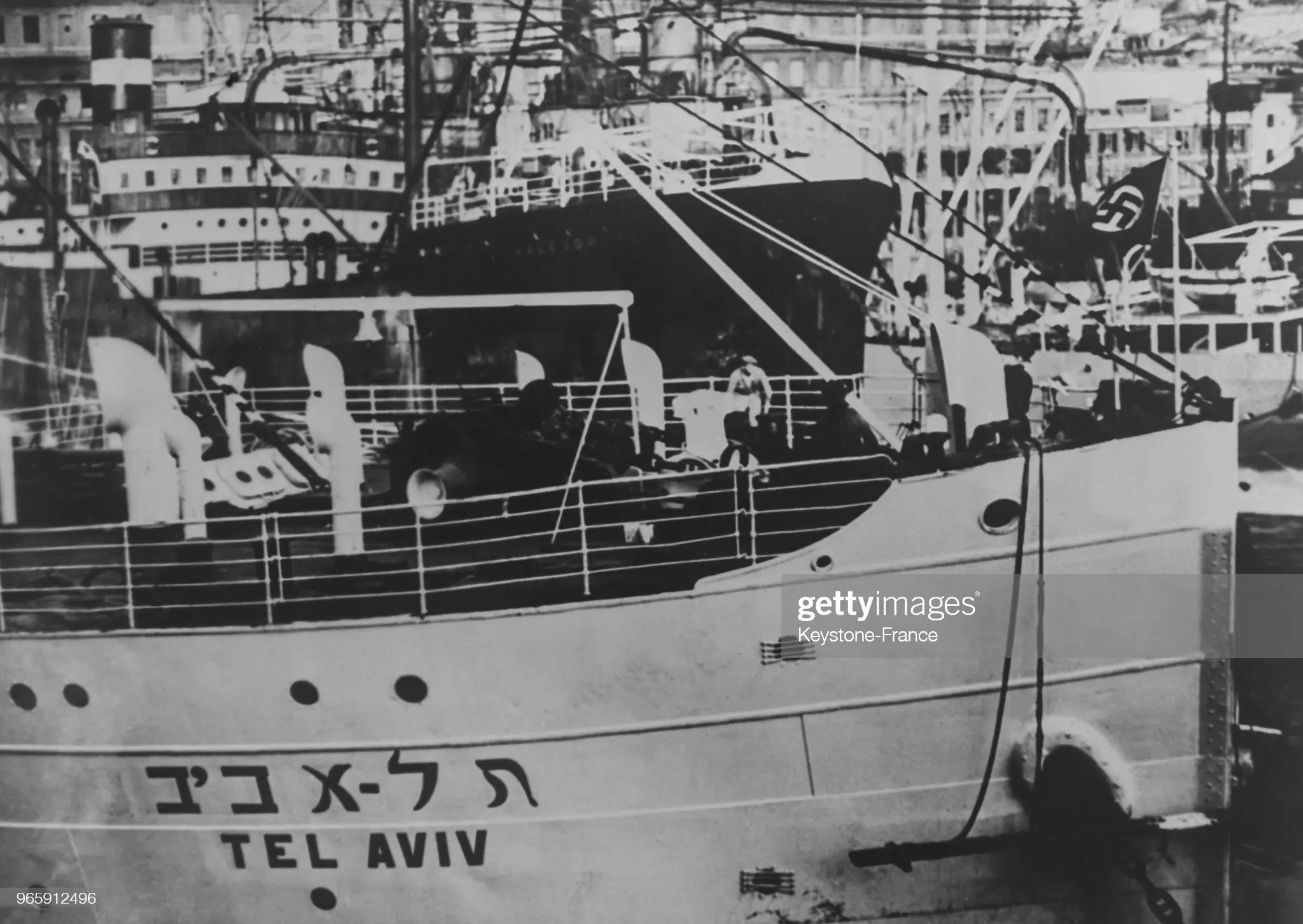 Haavara-NaziFlagOnZionistShip-February-28-1935.jpg