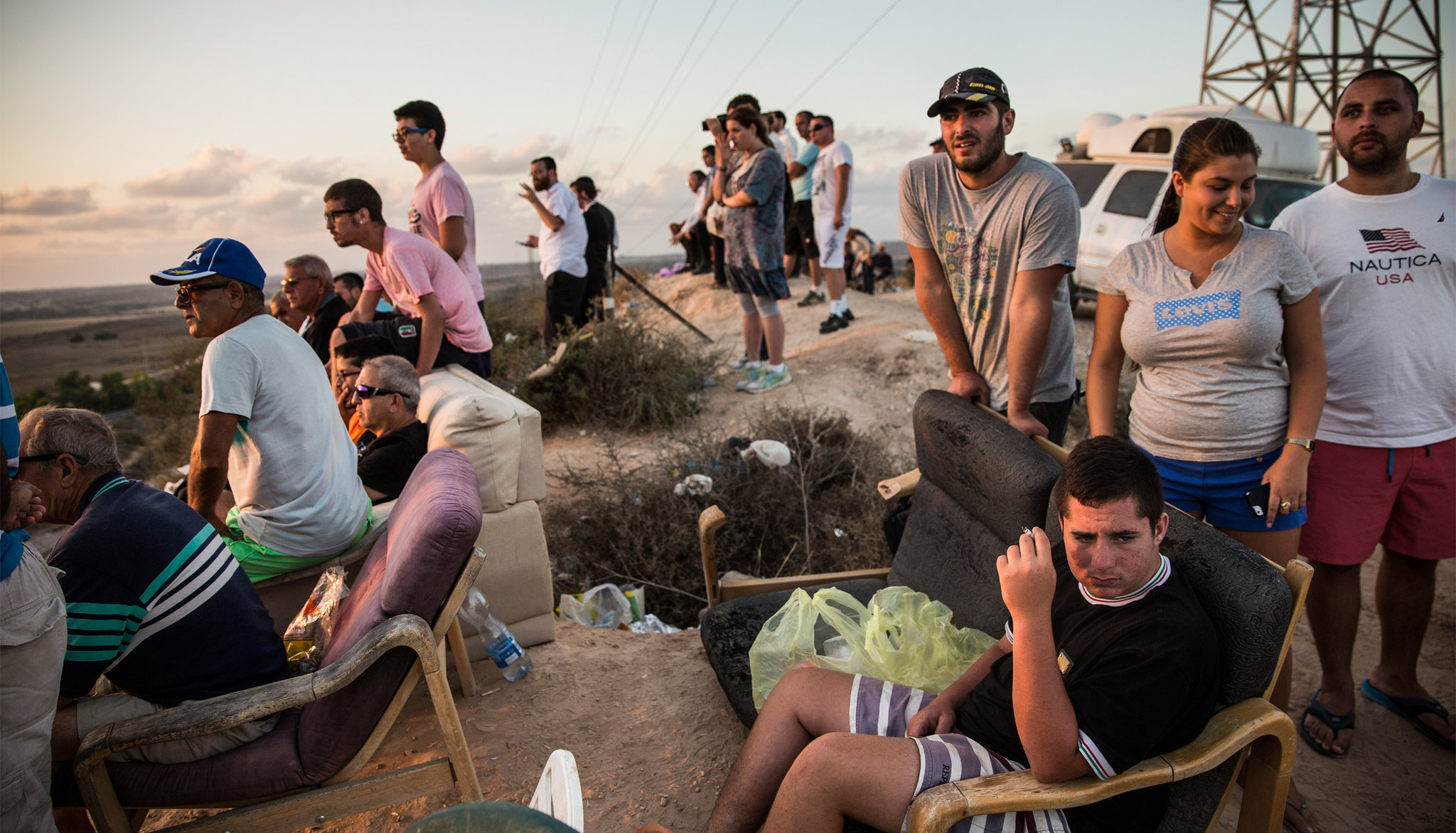 ISRAELIS-PICNIC-GAZA.jpg
