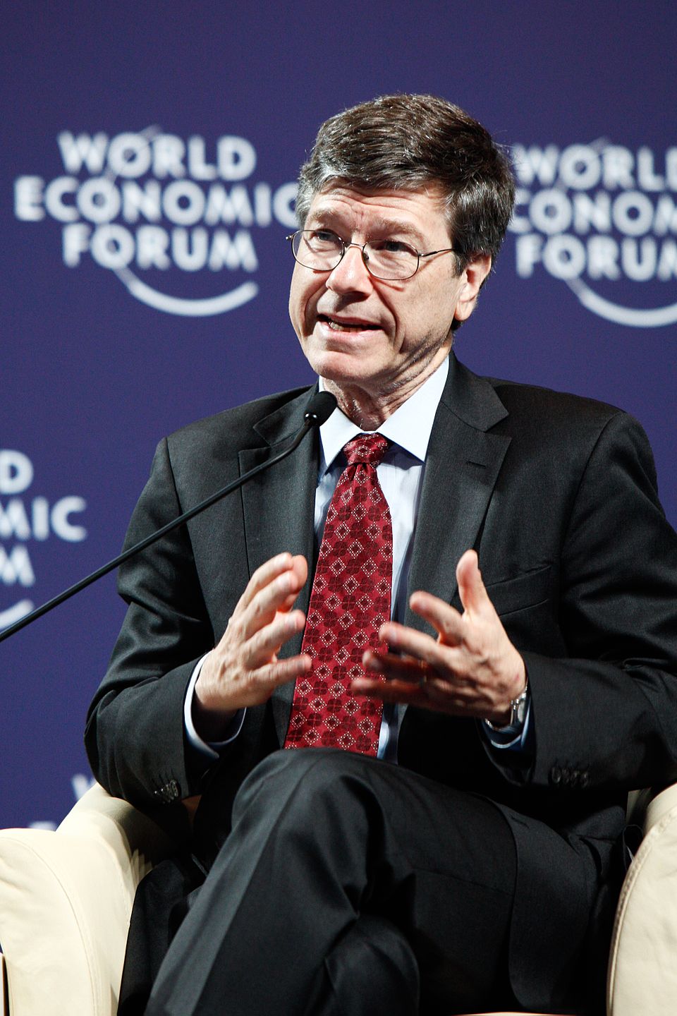 Jeffrey_D._Sachs_-_World_Economic_Forum_on_East_Asia_2011.jpg