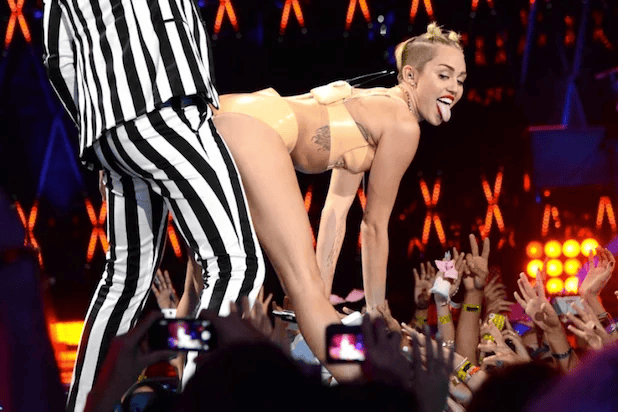 Miley_Cyrus_Twerking-VMAs.png