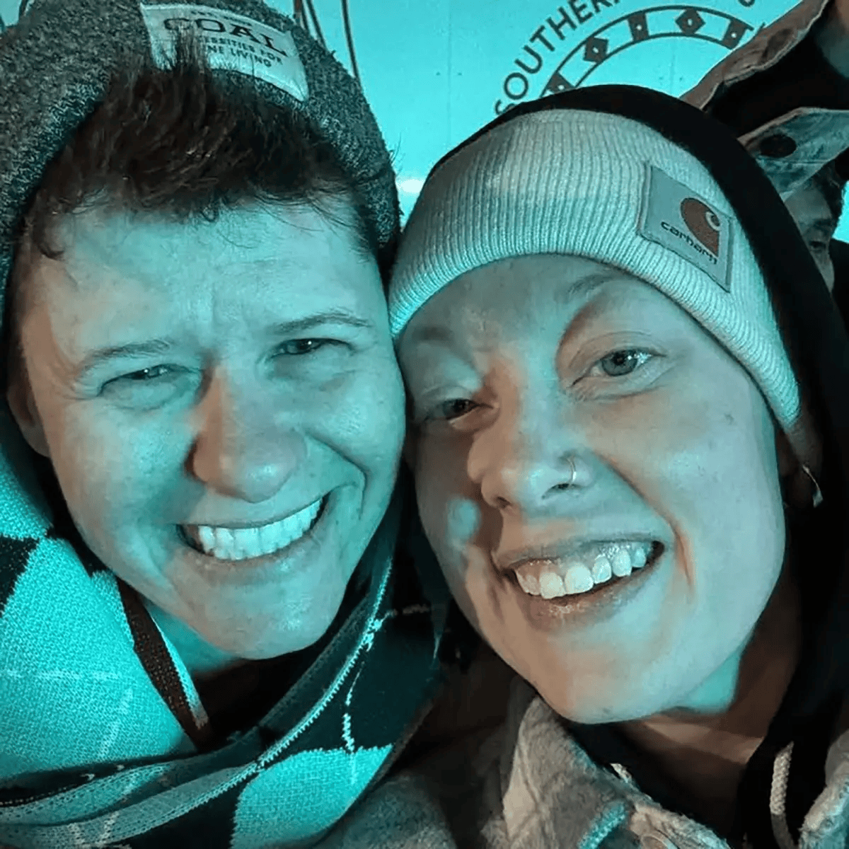 Rebecca Good, esposa izquierda, Renee, 118504798_4b4a1c.png