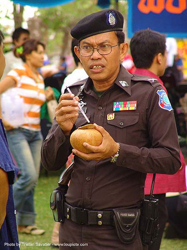 18320277-phanom-rung-festival-thai-police-thailand.jpg