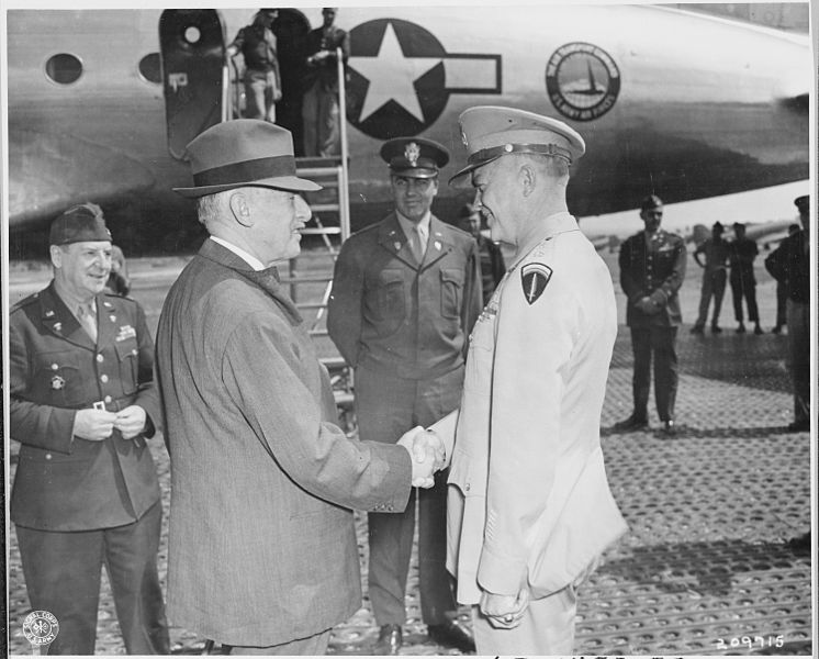 746px-Secretary_of_War_Henry_Stimson_shakes_hands_with_Gen._Dwight_D._Eisenhower_as_they_say_good-bye_at_Mr._Stimson._-_NARA_-_198845.jpg