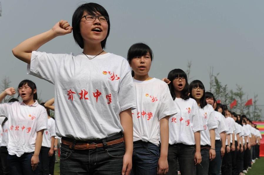 Общины китая. Китайская молодежь. Китай общество. Пионеры Китая. Китайцы молодежь.