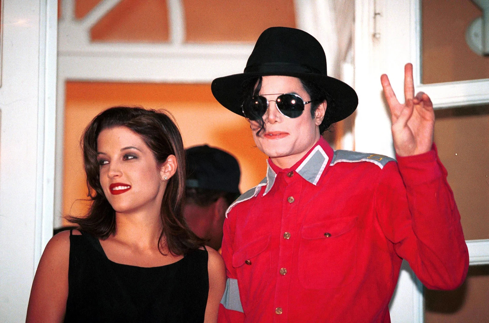 January-1996-Divorce-Michael-Jackson-and-Lisa-Marie-Presley-A-Timeline-of-Their-Brief-Marriage.jpg