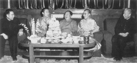 Mao with Lamas in Beijing.jpg