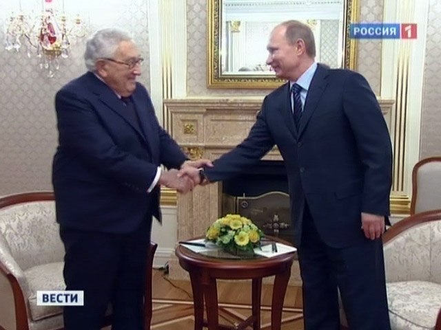 Putin-Kissinger-Masonic_Handshake.jpg