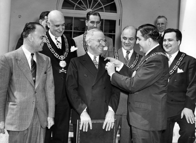 Генри Макоу о книге Раковского Красная Симфония Truman-in-Freemason-attire