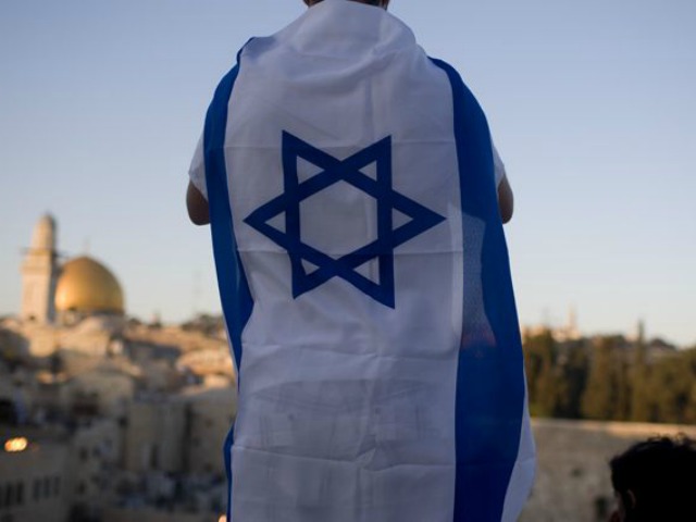 israel-boy-flag-AP.jpg