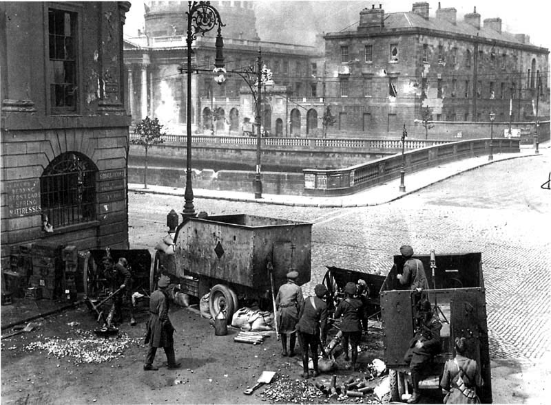 the-irish-national-army-free-state-army-bombards-the-four-courts-using-british-supplied-artillery-and-ammunition-the-battle-of-dublin-1922.jpg
