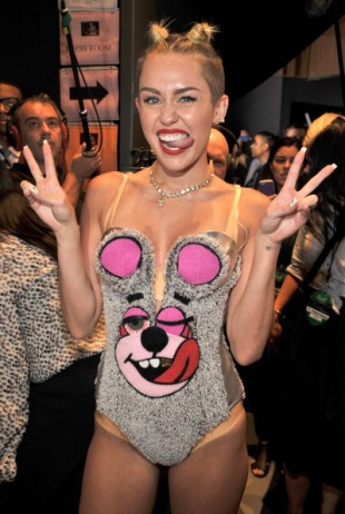 vmas-2013-miley-cyrus-teddy-bear-costume-gi.jpg